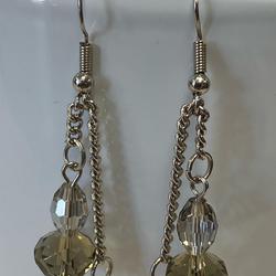 Boucles d'oreilles en chaines et perles recyclées - Photo 1