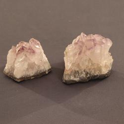  Lot de2 pierres brutes en Quartz Cristal blanc avec reflets violets - Photo 1