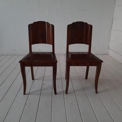Lot de 2 chaises ancienne en bois et cuir avec ressort à l'assise. - Photo 1