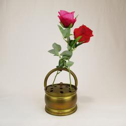 Pique-fleurs laiton et ses roses synthétiques  - Photo 1