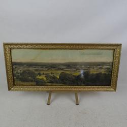 Ancien Cadre avec "Vue Panoramique du Camp de la Courtine(Creuse) 65x3x28 cm - Photo 0