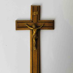 Crucifix en bois avec un Christ en métal cuivré - inscriptions INRI - Photo 0