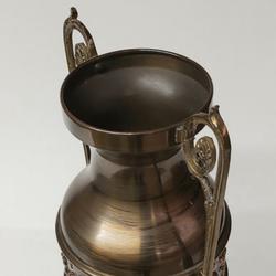 Vase amphore en laiton ou cuivre sur piédouche  - Photo 1