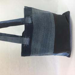 Matières recyclées : Tote bag en jean doublé coton avec un motif "tribal" - Photo 0