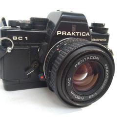 Lot appareil photo argentique Praktica BC1 + objectif Tokura MC macro 70-120mm 1:4,5-5.6 diamètre 52 + flash Hitacon 16B + trépied. - Photo 1