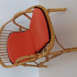 fauteuil enfant en rotin naturel avec son coussin rouge - Photo 0