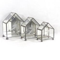 Trio de vitrines décoratives en verre ciselé - Pieds boule - Photo zoomée