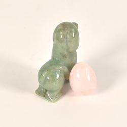 Petites pierres précieuses sculptées : 1 chien et 1 oeuf - Photo 1