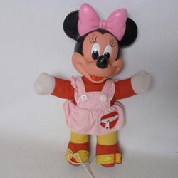 Ancienne Peluche Singe Kiki Rose et 1 Poupée à Habiller Minnie Disney Mattel en Plastique Rose - Photo 1