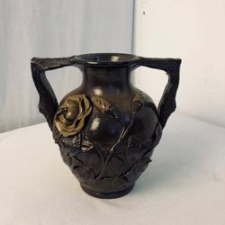 Vase marron en céramique - motifs de fleurs en relief - Lisieux - Photo 0