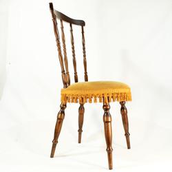 Chaise en bois avec assise recouverte de velours - Photo 1