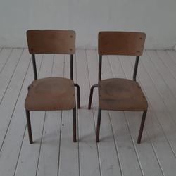 Lot de 2 chaises d'écoliers en bois et métal tubulaire gris. - Photo 0