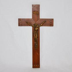 Crucifix en bois et laiton INRI - Photo 0