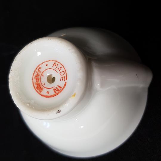 Ancien service à saké tasses sifflantes en porcelaine décor relief japonais - Photo 3