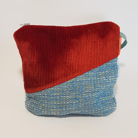 Matières recyclées : pochette plate zippée velours rouge et tweed bleu - Photo 0