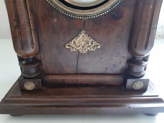 Pendule Borne ancienne, en bois et incrustation de laiton doré - Photo 6