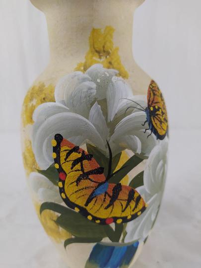 Vase avec papillons peints à la main - plâtre  - Photo 1