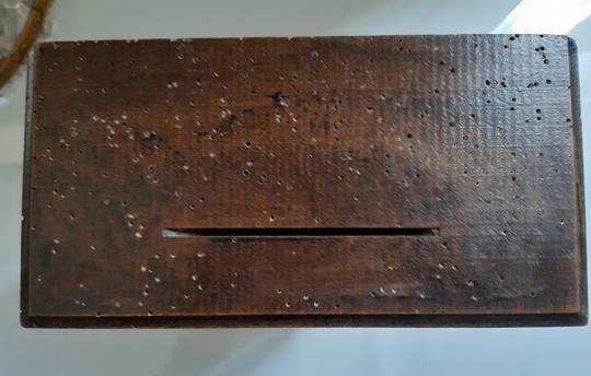 Pendule Borne ancienne, en bois et incrustation de laiton doré - Photo 7