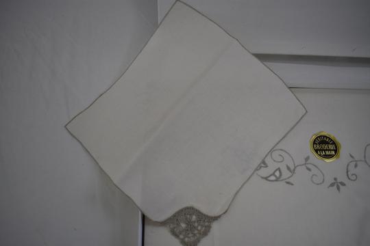 Ancienne Nappe brodée à la main et 6 serviettes - Broderie de luxe  - Photo 2