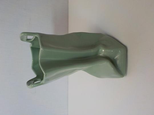 Vase vert en céramique forme de sac cabas  - Photo 1