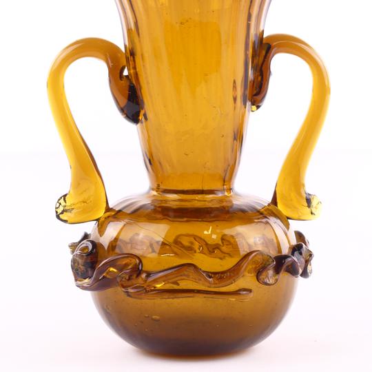 Vase à anses en verre soufflé ambré - Photo 1