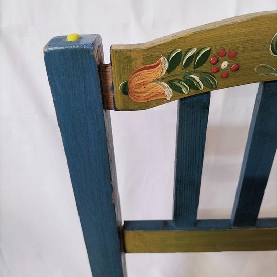 Chaise pour enfant en bois décor artisanale 