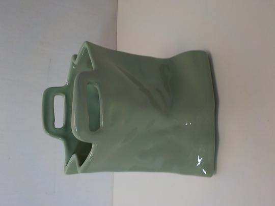 Vase vert en céramique forme de sac cabas  - Photo 0