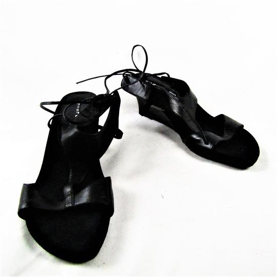 Vintage -André sandale compensée en cuir noir. - Photo 0
