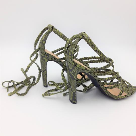Chaussures à talon semi compensée - façon écailles  - Photo 2