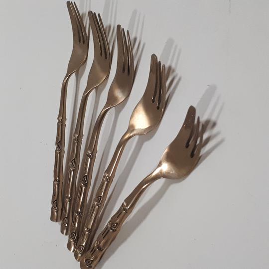 5 Petites fourchettes à dessert, métal doré - Photo 0