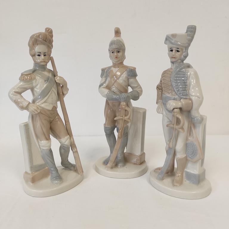 lot de 3 anciennes statuettes en biscuit porcelaine ; soldat Napoléonien Cuirassier - Photo 2