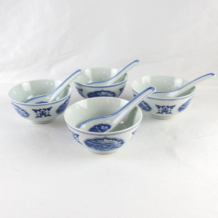 Ensemble de 4 bols et 4 cuillères en porcelaine de Chine  - Photo 0