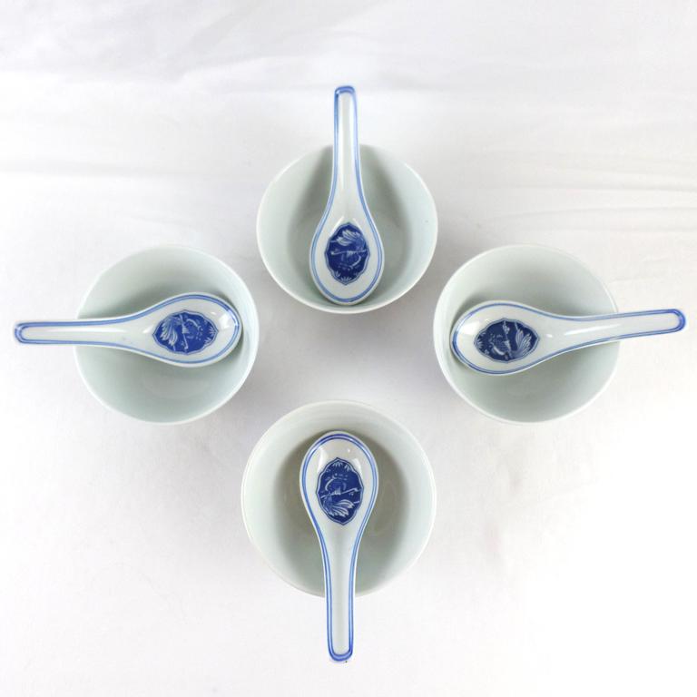 Ensemble de 4 bols et 4 cuillères en porcelaine de Chine  - Photo 1